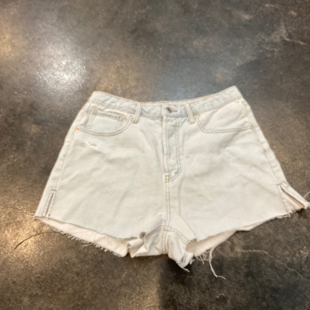 Wild Fable Super High Rise sizes 10, 12 , 16. NWT inseam 2.5. Side slits. Cute
